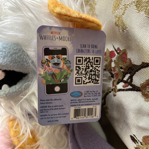 Netflix Waffles and Mochi Plush - Picture 3 of 5